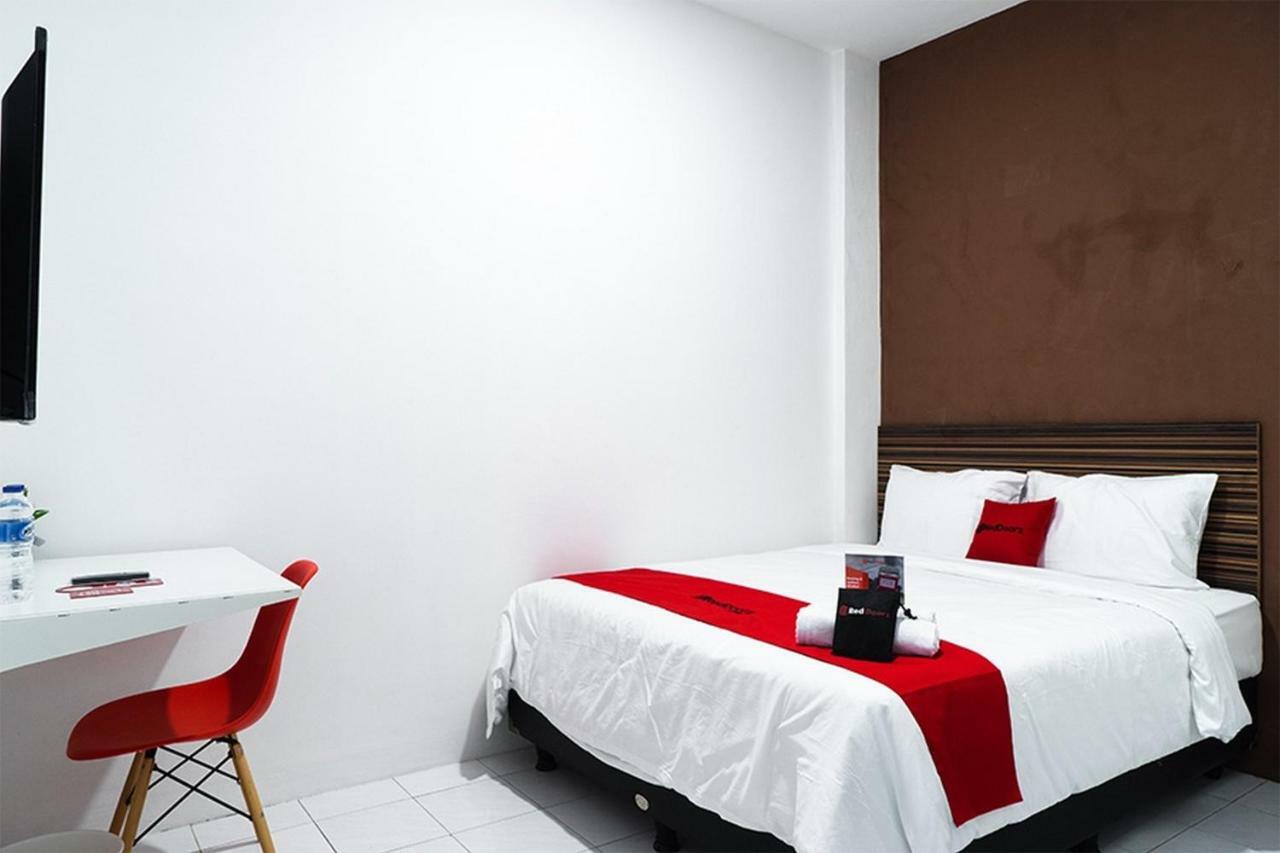 Reddoorz Near Seasons City Mall Jakarta Room photo