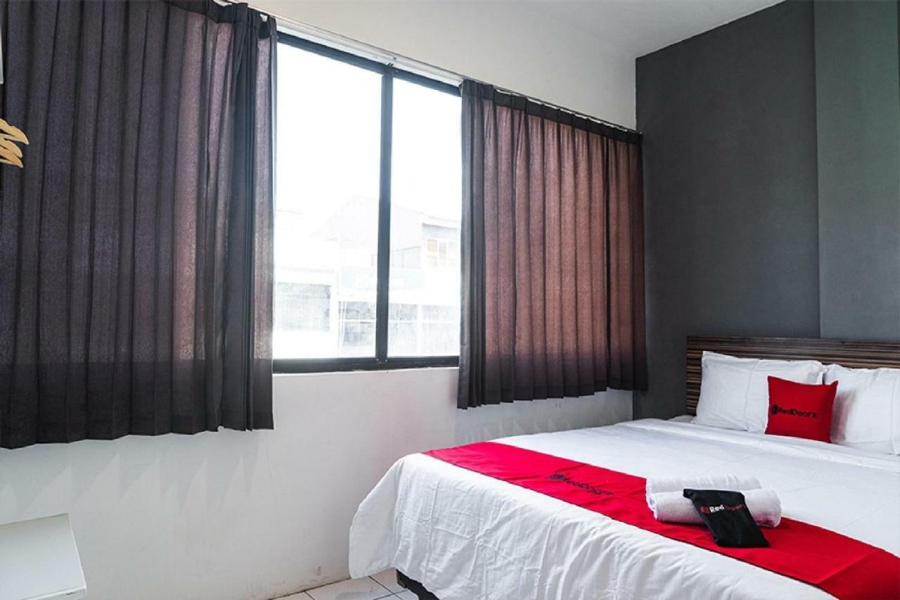 Reddoorz Near Seasons City Mall Jakarta Exterior photo